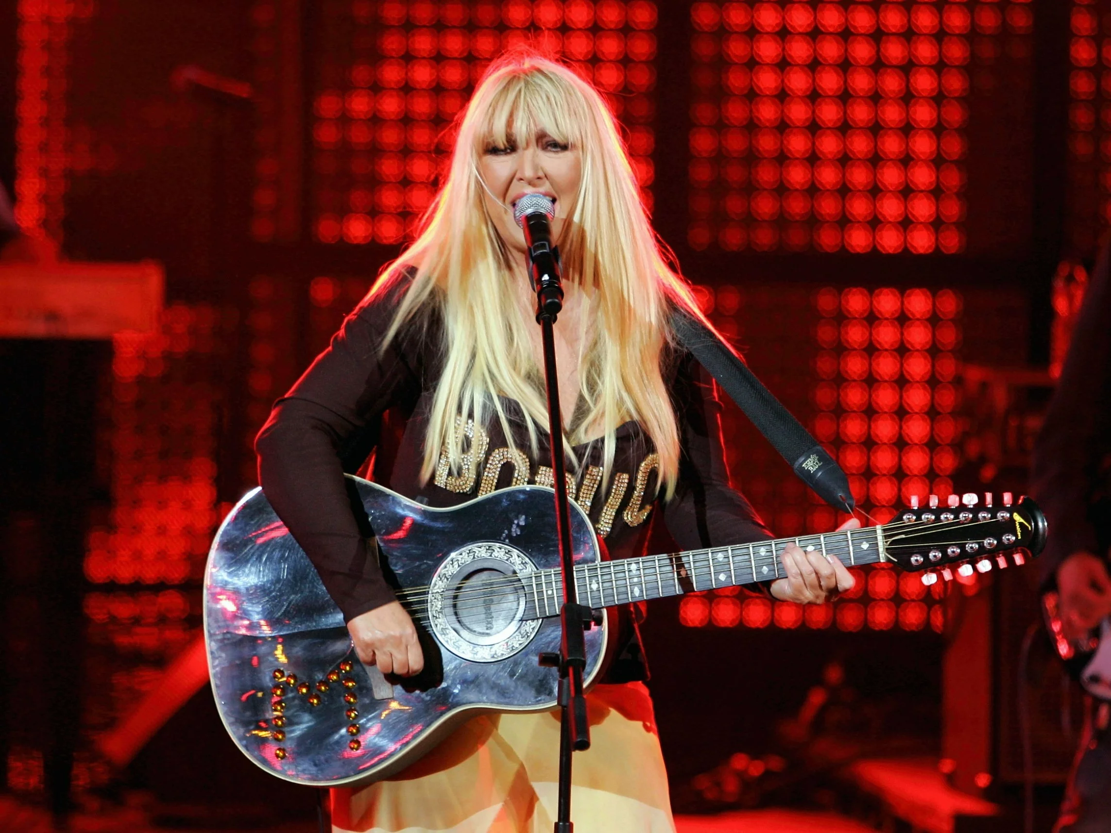 QUIZ. Dokończ tekst kultowej polskiej piosenki!