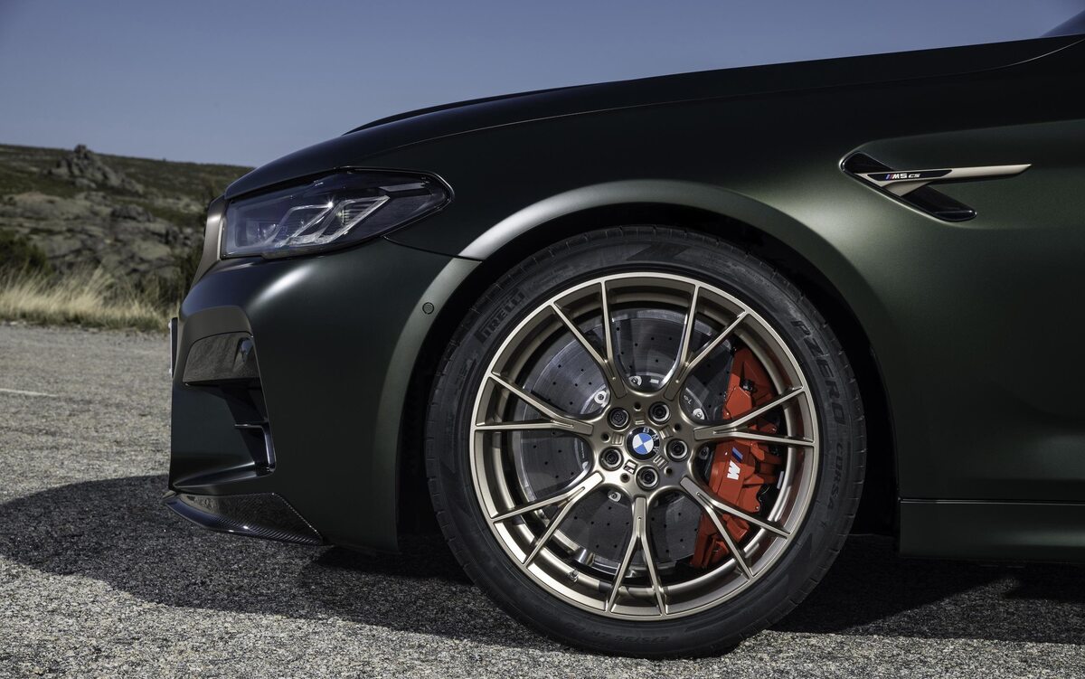 BMW M5 CS 