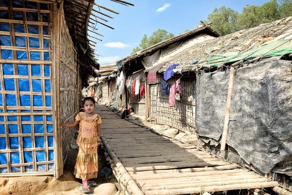 Miniatura: Obóz w Bangladeszu przed pożarem