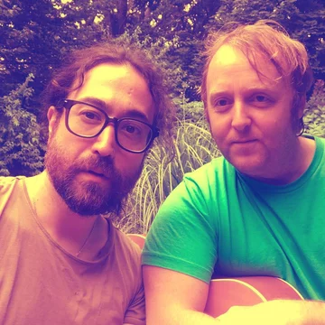 Sean Ono Lennon i James McCartney 