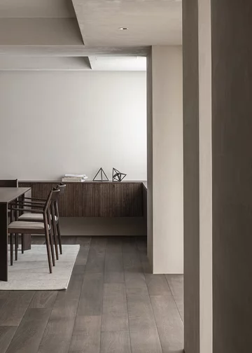 Mieszkanie w kojących kolorach ziemi, projekt Norm Architects i Keiji Ashizawa Design Norm Architects, Keiji Ashizawa Design, Karimoku, Tokio