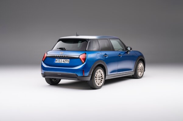 Miniatura: Nowy 5-drzwiowe Mini Cooper