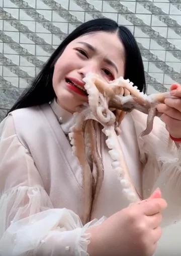 Blogerka walcząca z ośmiornicą 