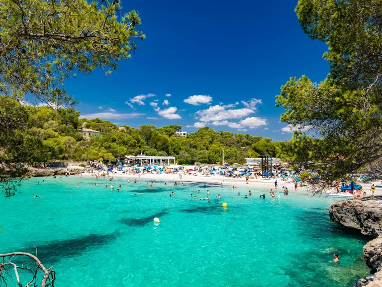 Ta wakacyjna wyspa ma wszystko. Latem dolecimy na nią z Warszawy