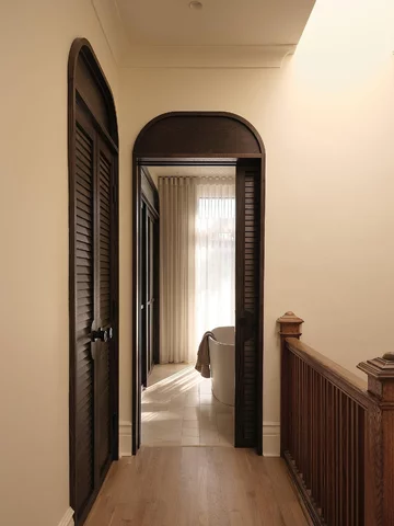 Wnętrze, które dojrzewa z czasem, projekt Michael Godmer Studio 