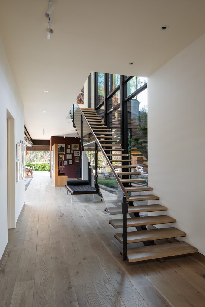 Przytulne wnętrza nowoczesnego domu, projekt Conner + Perry Architects