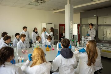 Wrocławski Dzień Biotechnologii przyciągnął wielu licealist&oacute;w z&nbsp;Wrocławia