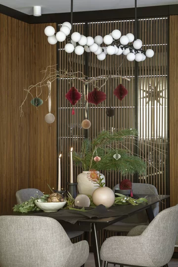 Świąteczny nastrój zaczyna się od architektury wnętrza – dobrze zaprojektowany dom pozwala celebrować Boże Narodzenie wszystkimi zmysłami, bez pośpiechu i bez kompromisów, projekt: Hola Design 