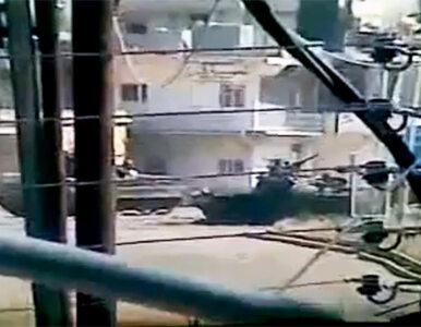 Miniatura: Syria: czołgi w mieście, reżim aresztuje...