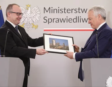 Miniatura: Bodnar wręczył komisarzowi prezent....