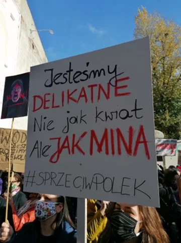 Hasła z protestu w Łodzi 