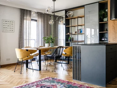 Meble marki IKER w projektach wrocławskiej pracowni architektonicznej Formea Studio. Krzesła Cheri z kolekcji Velours Standard