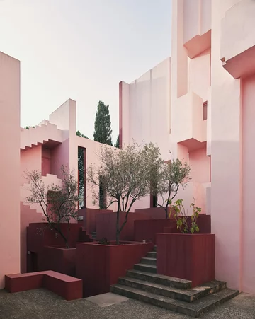 La Muralla Roja, osiedle projektu Ricardo Bofill Taller de Arquitectura Ricardo Bofill, La Muralla Roja