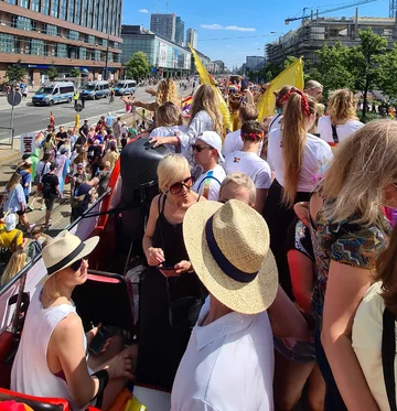 Tłumy ludzi na Paradzie Równości w Warszawie 