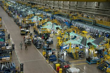 Montaż samolot&oacute;w F-35 Lightning II&nbsp;w&nbsp;fabryce Lockheed Martin.