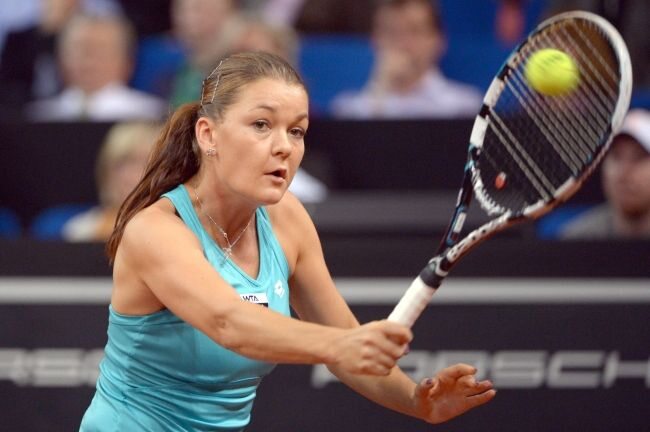 Agnieszka Radwańska przegrała w półfinale turnieju WTA w Stuttgarcie z Azarenką 1:6, 3:6 (fot. EPA/MARIJAN MURAT/PAP)