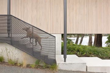 Shoreline House. Nowoczesny dom na wybrzeżu, projekt: Splyce 
