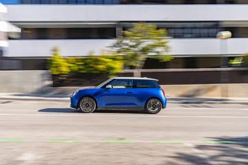 MINI Cooper SE w linii stylistycznej Favoured 