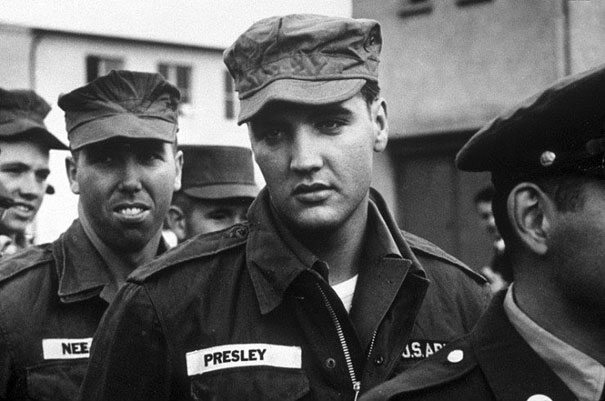 Elvis w wojsku, 1958 (fot. boredpanda.com)