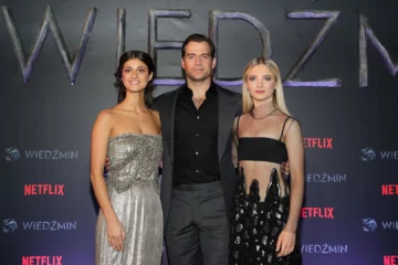 Anya Chalotra, Henry Cavill, Freya Allan 