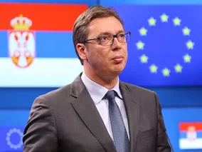 Miniatura: Vučić odchodzi, żeby zostać. Serbia przed...