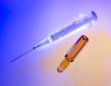 Miniatura: Wolontariusze przewożący szczepionki...