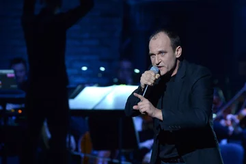 Koncert „Gintrowski – a jednak coś po nas zostanie” Na scenie Paweł Kukiz