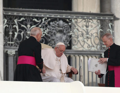 Miniatura: Papież pokazał się na wózku inwalidzkim....