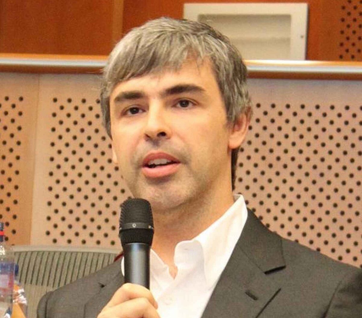 Larry Page (fot.By Stansfield PL (Wikimedia Commons) [CC BY-SA 3.0 (http://creativecommons.org/licenses/by-sa/3.0)], via Wikimedia Commons)