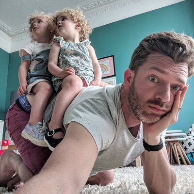 Miniatura: Bloger i jego identyczne córki. Jak...