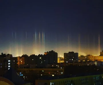 Słupy światła nad Petersburgiem 