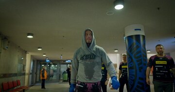 Kadr z&nbsp;filmu &bdquo;Szpilka&rdquo;