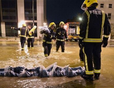 Miniatura: Rozerwało rurę, Londyn zalany. "Trudny do...