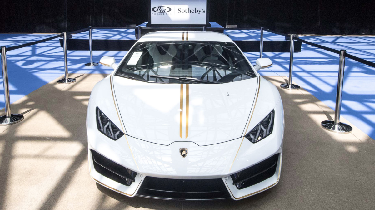 Lamborghini z podpisem papieża 