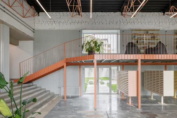 Dawny hotel robotniczy w Koszycach odzyskał modernistyczną godność, projekt  Atrium Architekti 