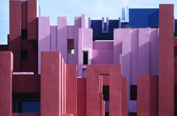 La Muralla Roja, osiedle projektu Ricardo Bofill Taller de Arquitectura Ricardo Bofill, La Muralla Roja