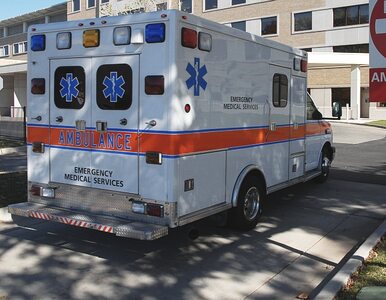 Miniatura: Pacjent wyskoczył z ambulansu i ukradł......