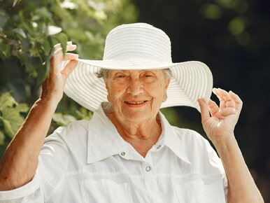 Miniatura: Chmury nie chronią skóry. Seniorzy muszą...