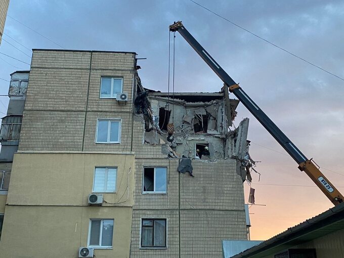 Zniszczony budynek mieszkalny w Nikopolu