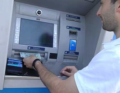 Miniatura: Zrabowali bankomat przy użyciu... ciągnika