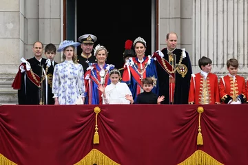 Rodzina królewska na balkonie Pałacu Buckingham 