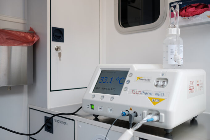 Pierwszy w Polsce sprzęt do hipotermii leczniczej w karetkach neonatologicznych
