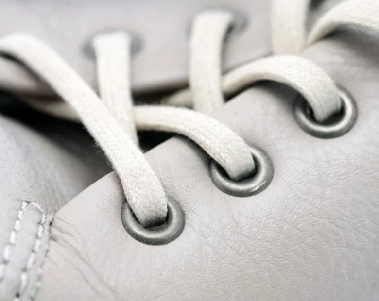 Miniatura: Dzieci nie potrafią zawiązać butów, ale...