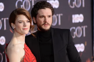 Rose Leslie i Kit Harington 