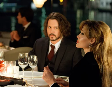 Miniatura: Międzynarodowa intryga i płomienny romans....