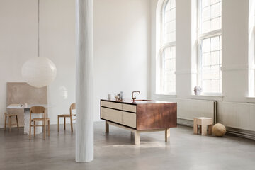 Wyspa kuchenna, model Framed, wykończenie: drewno, miedź i&nbsp;cynk