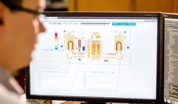 Departament Układów Złożonych Wykonanie niektórych analiz wymaga wielu miesięcy pracy dziesiątek tysięcy rdzeni obliczeniowych. Takie badania są jednak niezbędne w przypadku reaktorów jądrowych, tworzone są więc niezwykle dokładne symulacje np. przepływu chłodziwa wzdłuż prętów paliwowych reaktora jądrowego