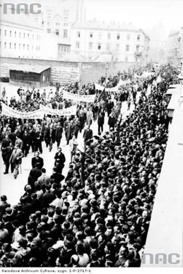 Pochód członków Polskiej Partii Socjalistycznej ulicami miasta. (1936 r.)(fot. NAC)