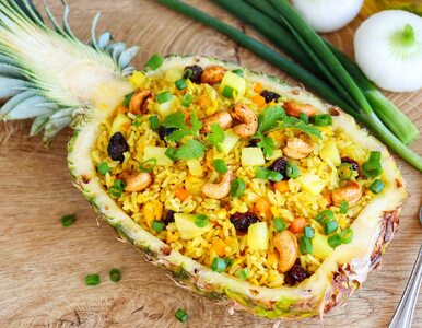 Zdrowa i efektowna! Zrób ryżową sałatkę z ananasem