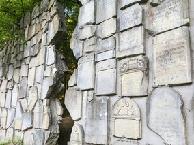 Miniatura: Polska ściana płaczu przyciąga turystów....